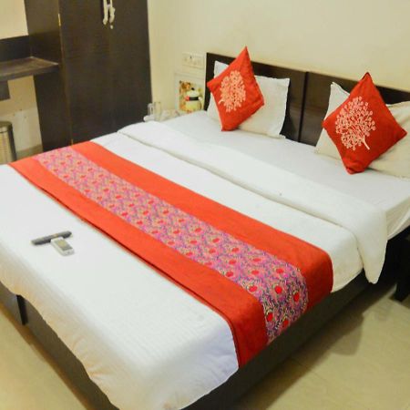 Hotel Royal Palace - 150 Meters From Mahakal Temple Uddzsaín Kültér fotó