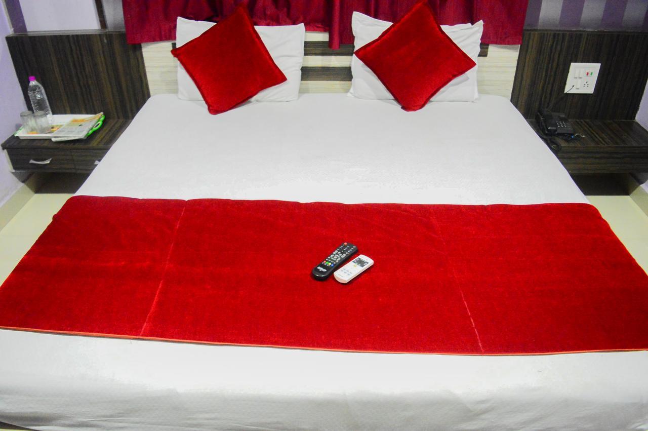 Hotel Royal Palace - 150 Meters From Mahakal Temple Uddzsaín Kültér fotó