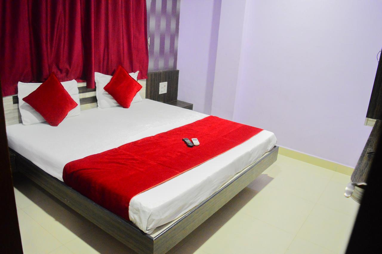 Hotel Royal Palace - 150 Meters From Mahakal Temple Uddzsaín Kültér fotó